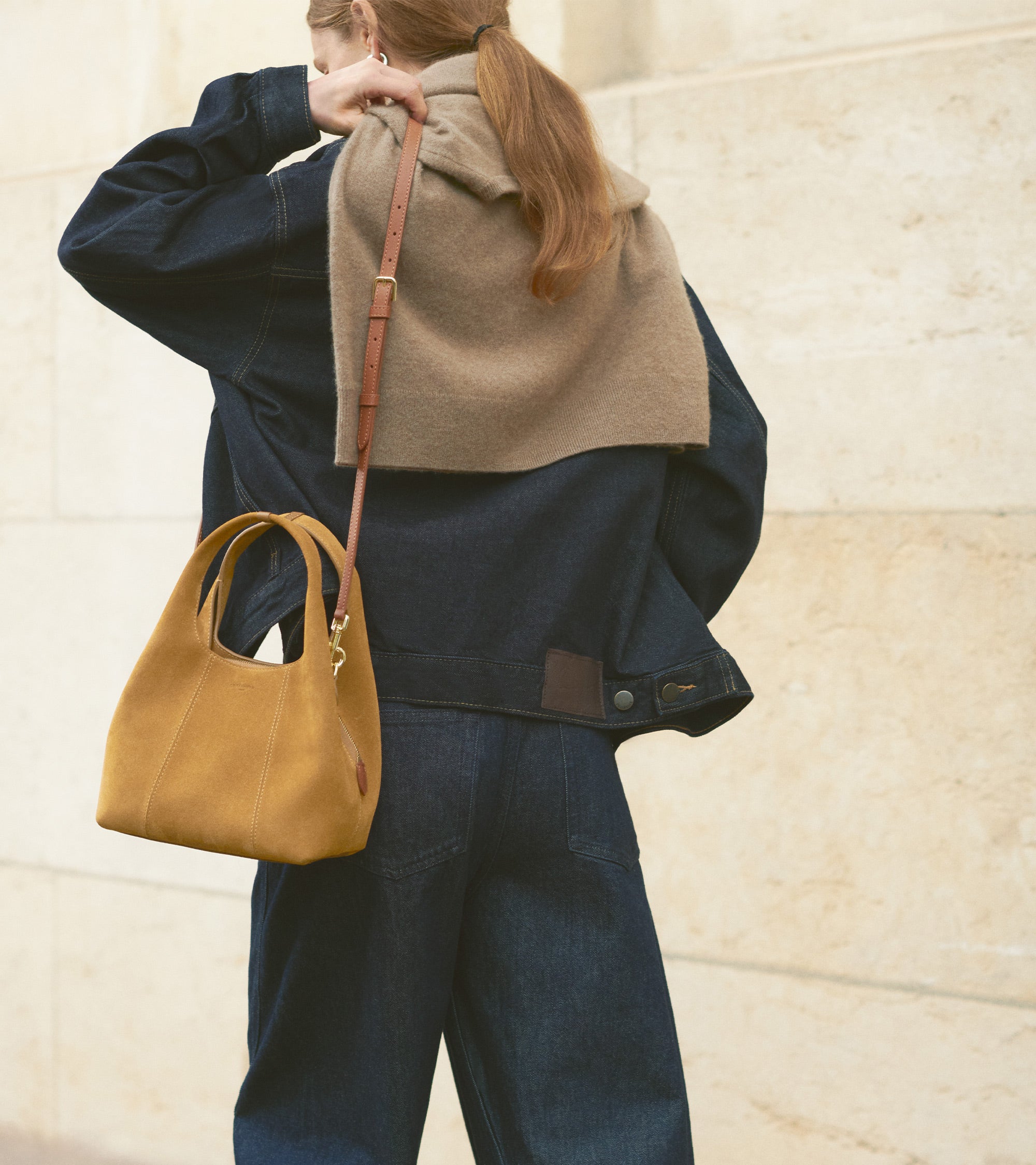 Bolso de mano pequeño Juliette de piel serraje con acabado de terciopelo