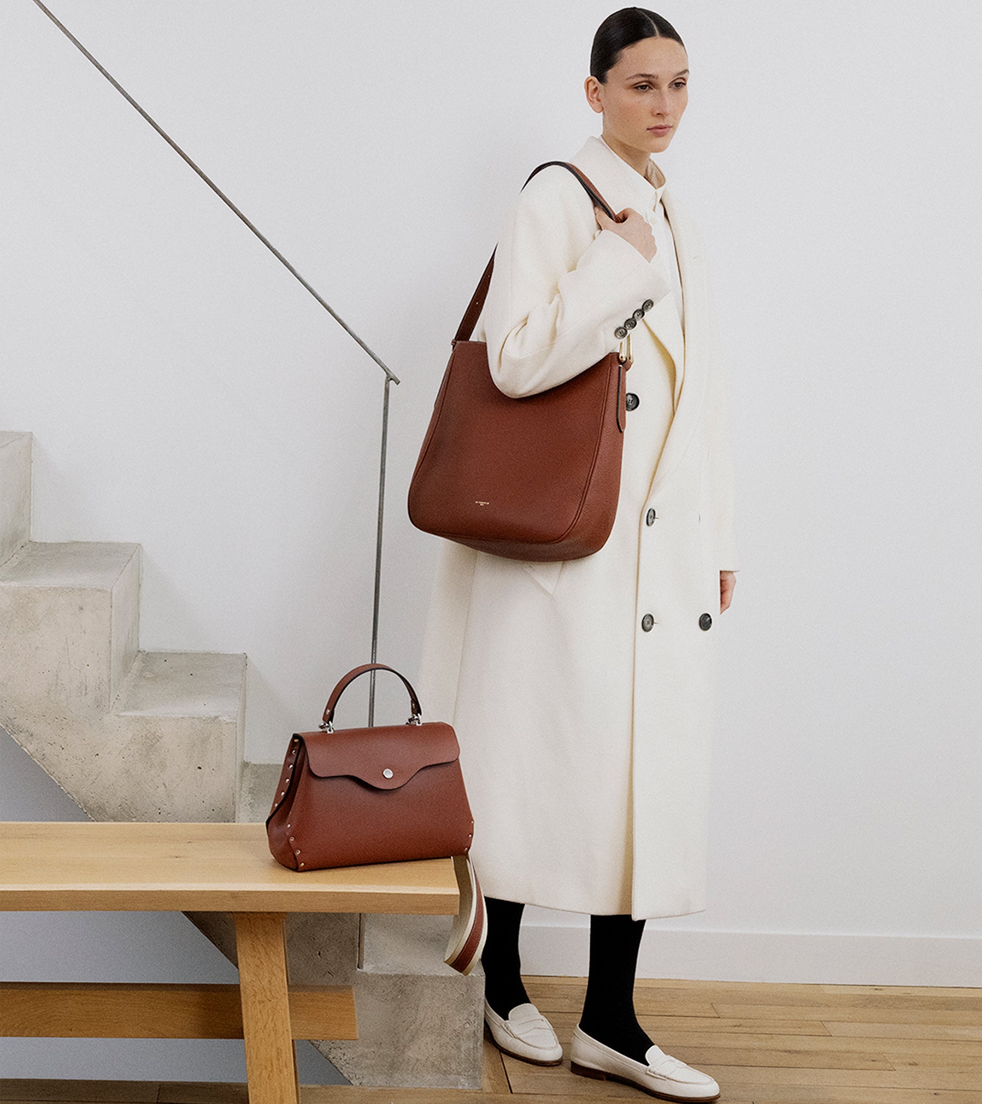 Sac à main moyen modèle Sans Couture en cuir lisse