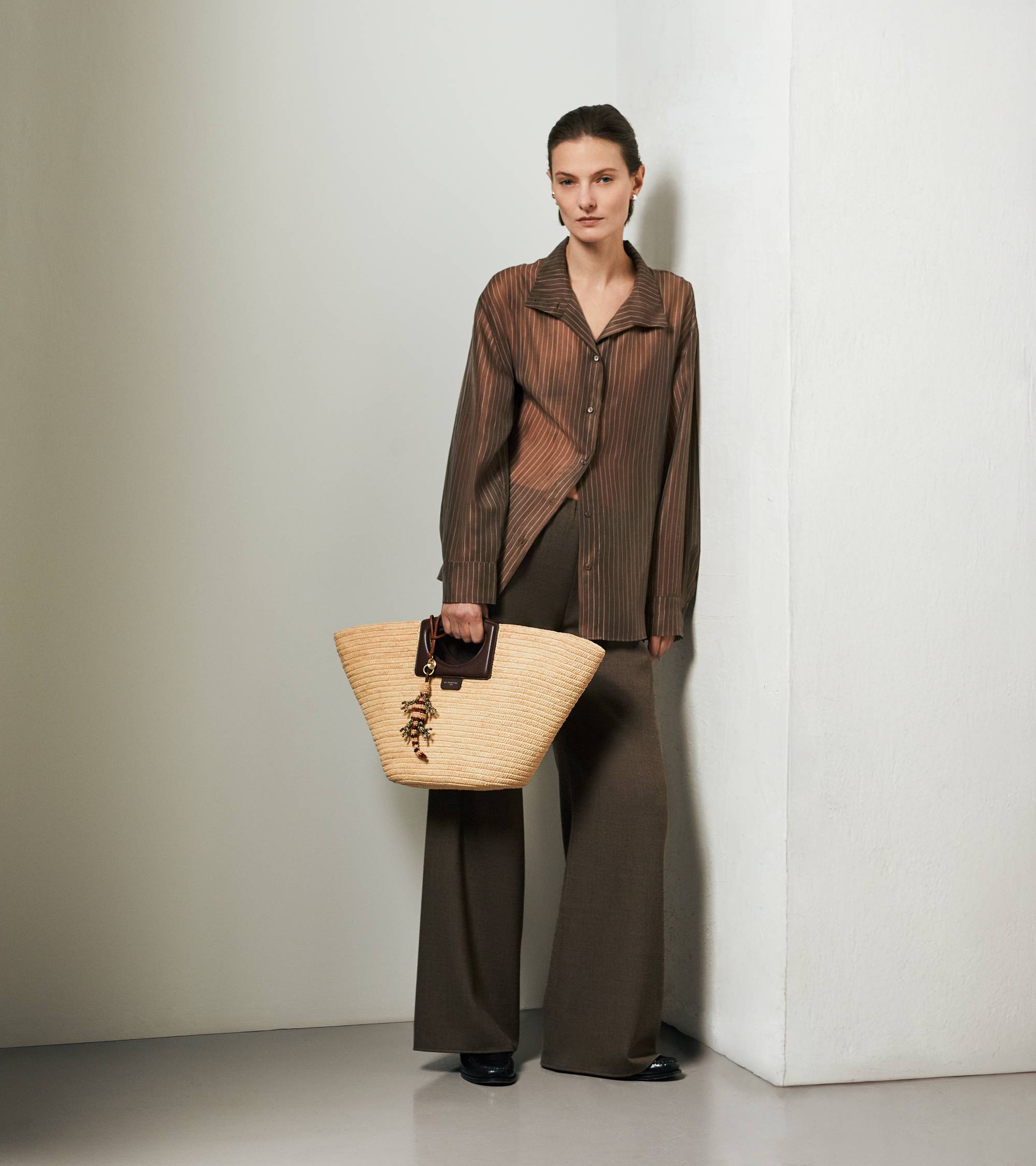 Grand sac cabas en raphia naturel et cuir lisse végétal